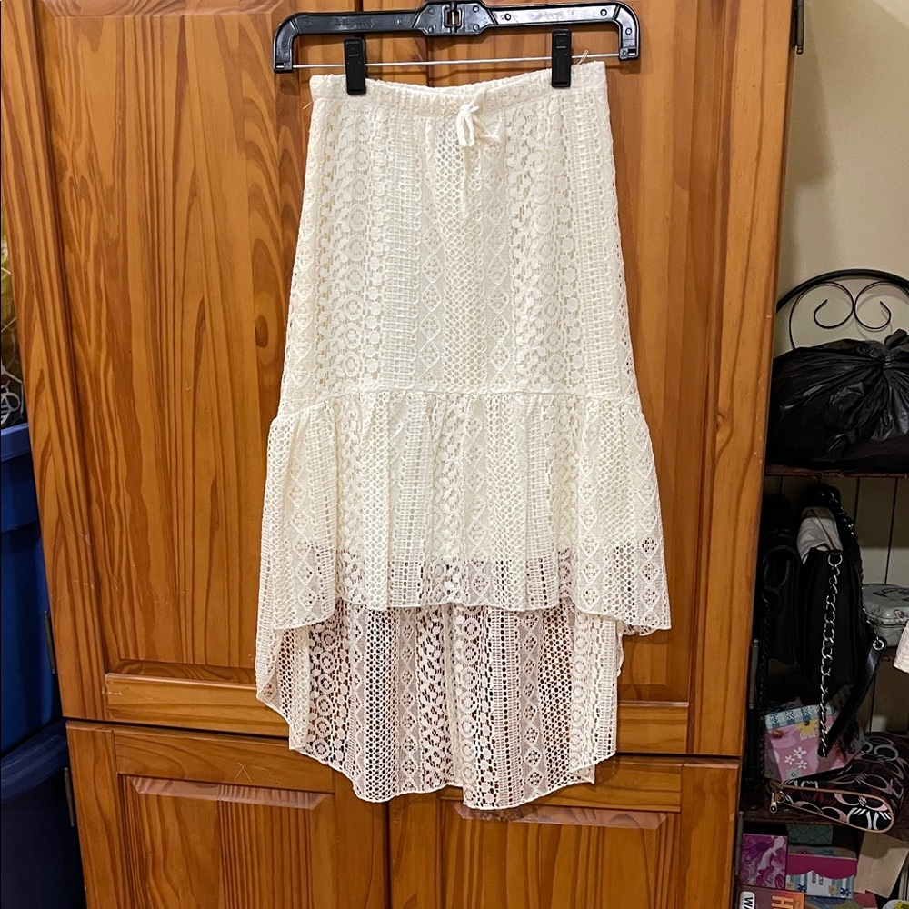 New! Paper Doll~                          Ivory Lace High-Low Skirt